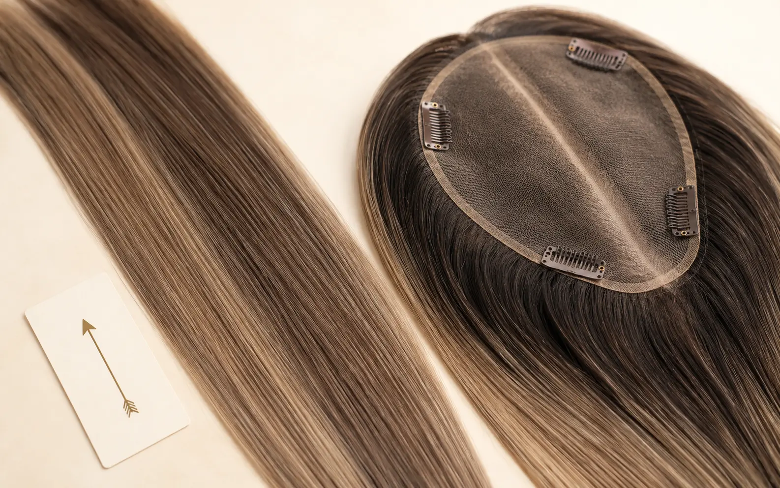 Closeup diagram of aligned Remy hair cuticles for a human hair topper